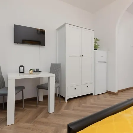 Beautiful Piotrkowska By Renters *