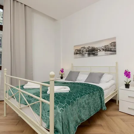 Beautiful Piotrkowska By Renters *