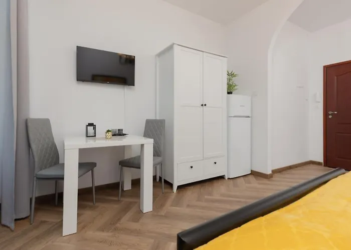 Beautiful Piotrkowska By Renters *